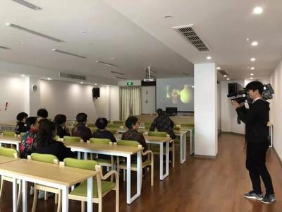 溫州攝制組走進(jìn)百齡幫&middot;潘橋街道養(yǎng)老服務(wù)中心采訪